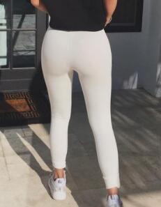 kylie jenner in grey yoga pants