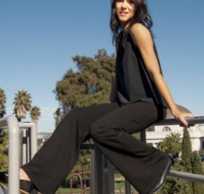 how should street girl wear flare yoga pants