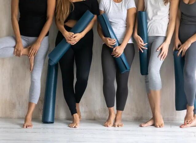 how much do women yoga pants weigh